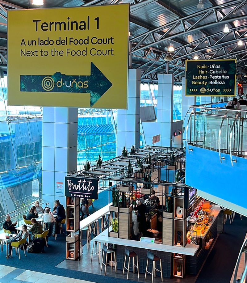 publicidad para d-uñas en el aeropuerto de Panamá