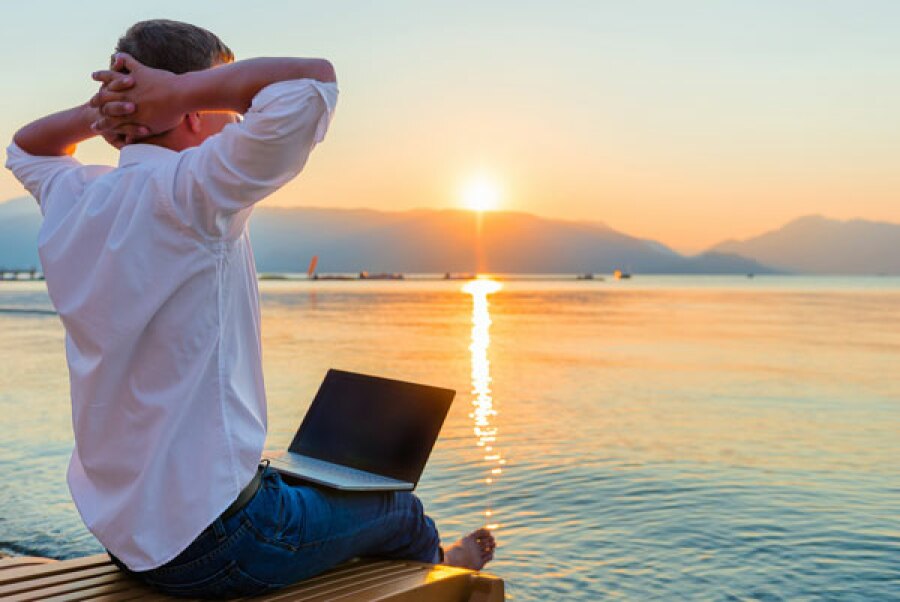 homme d'affaires au soleil