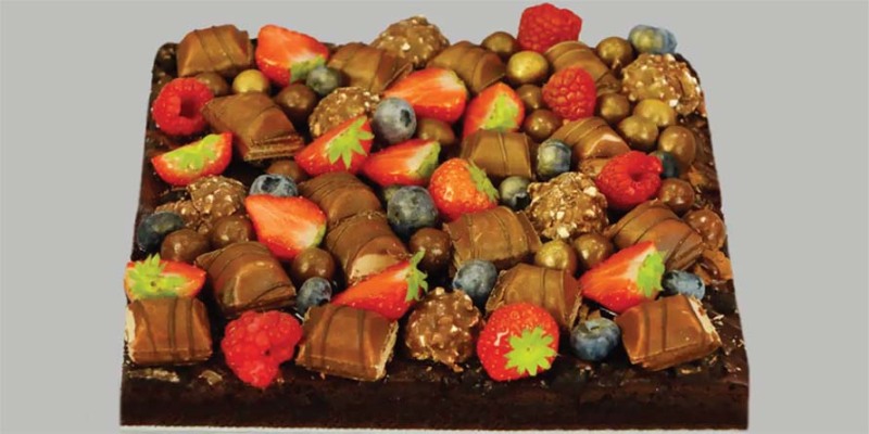 Eggless Cake Shop Strawberry Bueno Cake