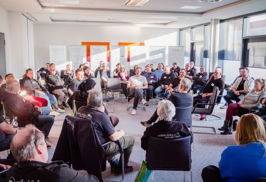 im Fachdialog diskutierten Experten aus der Zentrale und Coffee-Biker über Nachhaltigkeits-Themen.