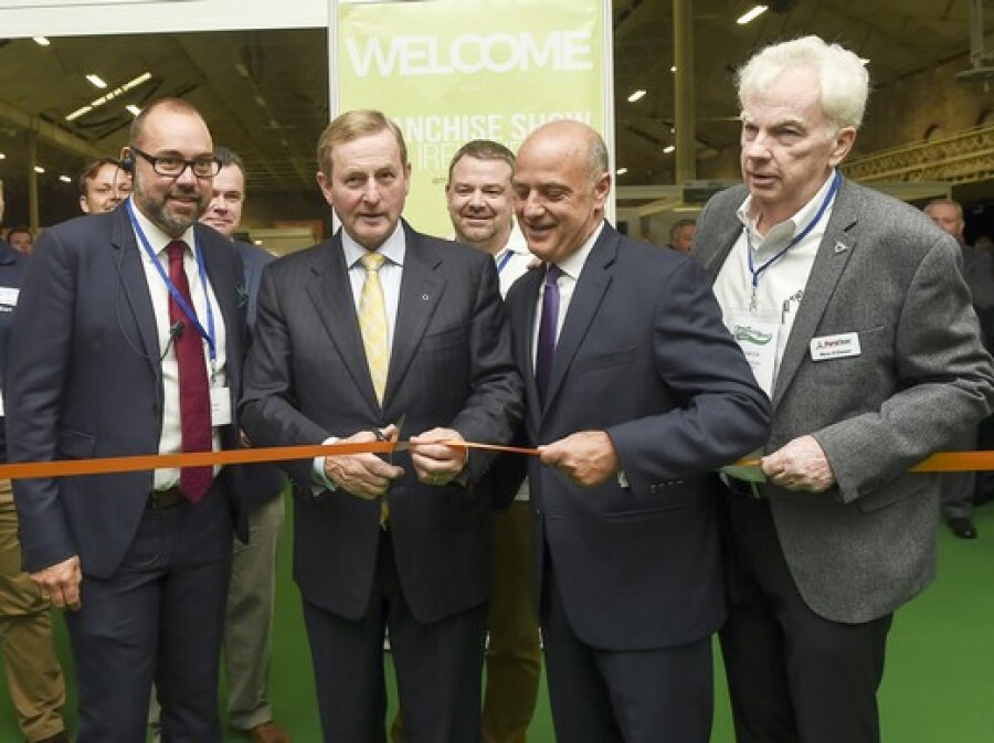 Kenny opens show.jpg