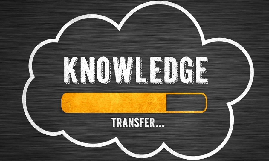 Illustration of knowledge transfer with a cloud.
