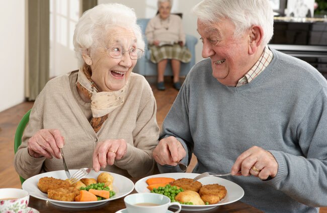 coupe personnes âgées repas Les Menus Services