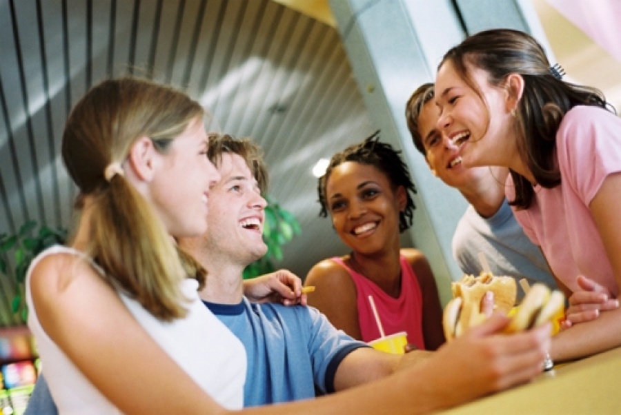 Zufriedene Gäste bei McDonald's.jpg